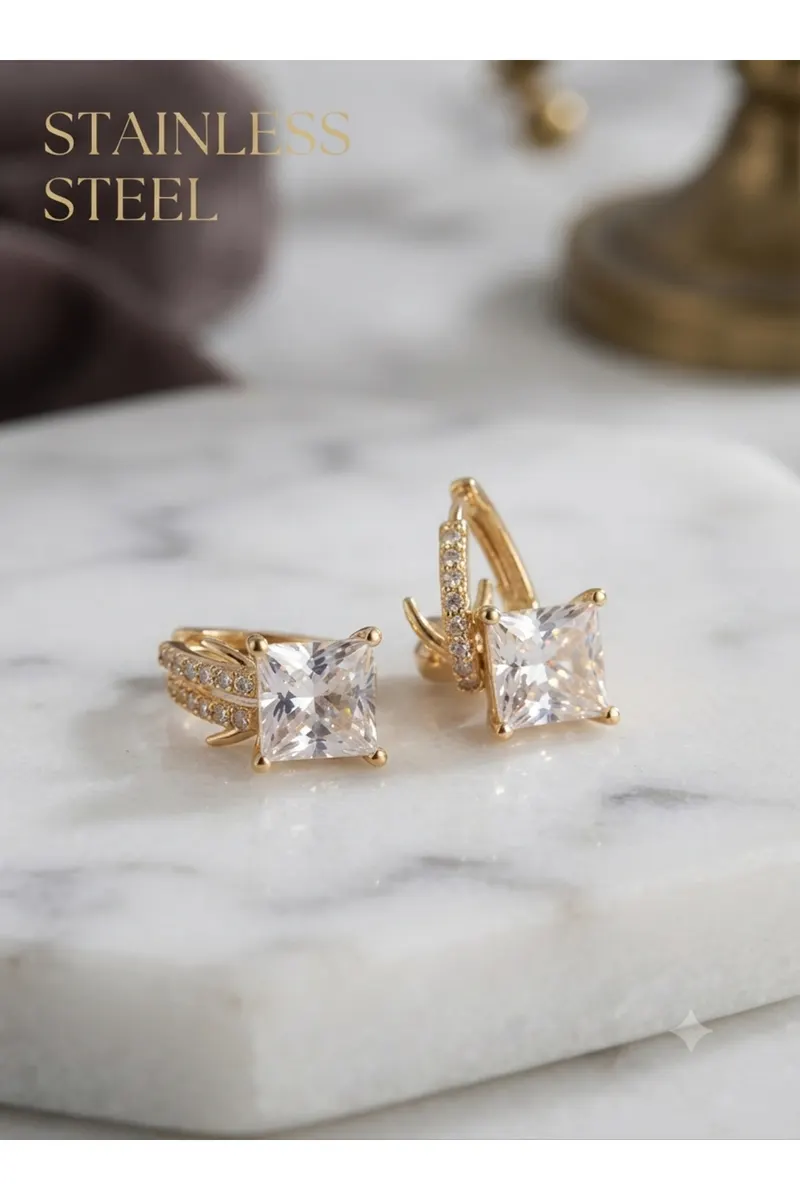 Pirinç Gold Renk İri Zirkon Taşlı Kıvrımlı Kelebekli Halka Küpe