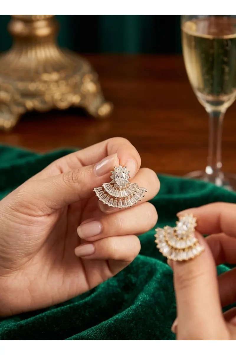 Pirinç Gold Renk Zirkon Taşlı Yelpaze Model Küpe