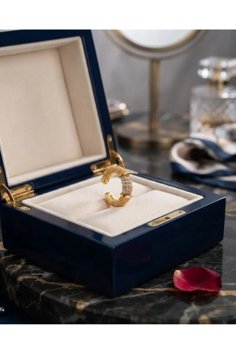 Gold Renk 1 Adet Zirkon Göbek Sıra Taşlı Tekli Sıkıştırmalı Kıkırdak Çelik Küpe