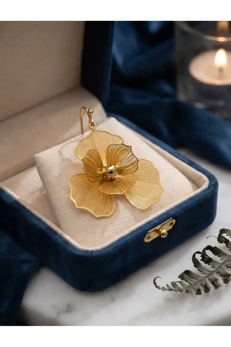 Gold Renk Zara Model Katmanlı Büyük Çiçek Figürlü Sallantılı Çelik Küpe