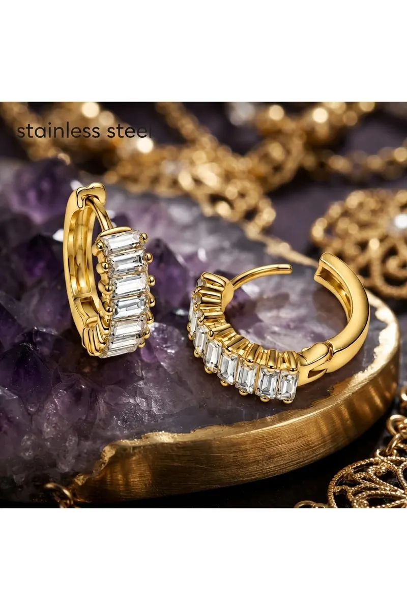 Gold Renk Sıralı Baget Taşlı Halka Model Çelik Küpe