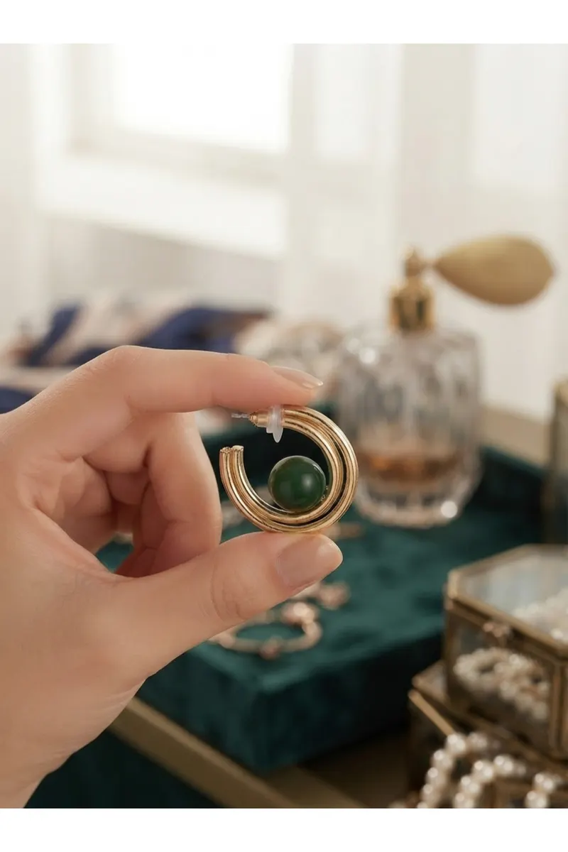 Pirinç Gold Renk Halka Model Yeşil Boncuk Detay Küpe