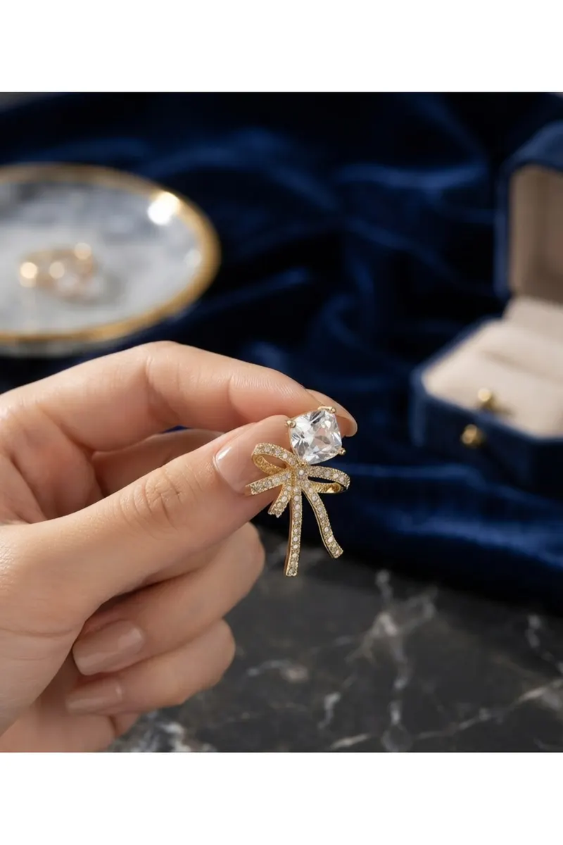 Pirinç Gold Renk Zirkon Taşlı Kurdele Model Küpe
