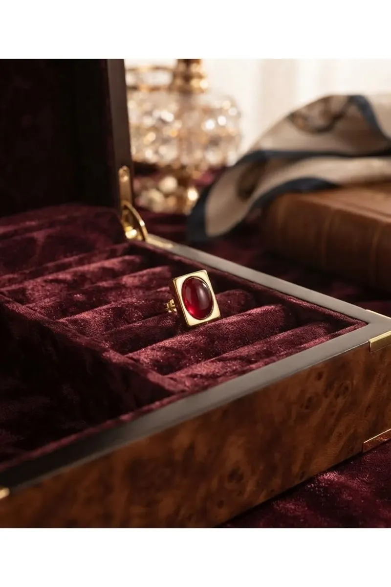 Bordo Kare Model Vintage Gold Renk Küpe