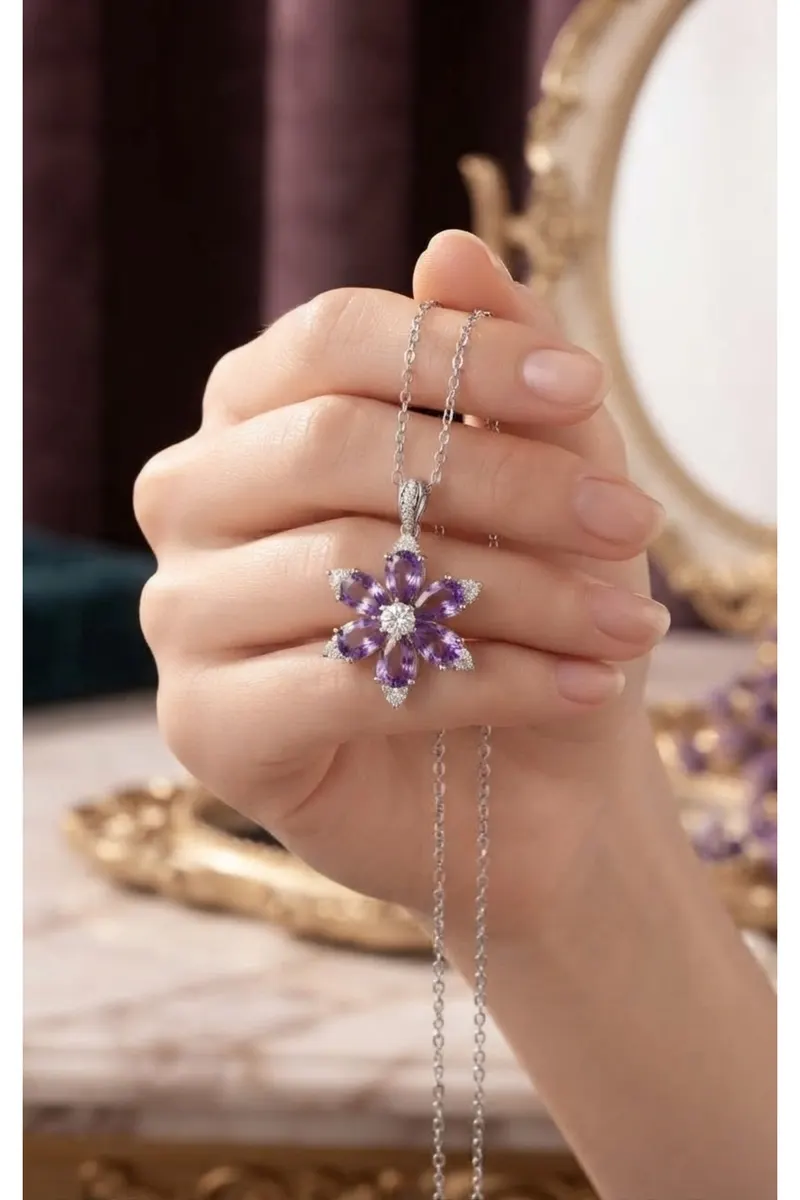 Gümüş Renk Lila Taşlı Lotus Kamelya Model Çelik Kolye