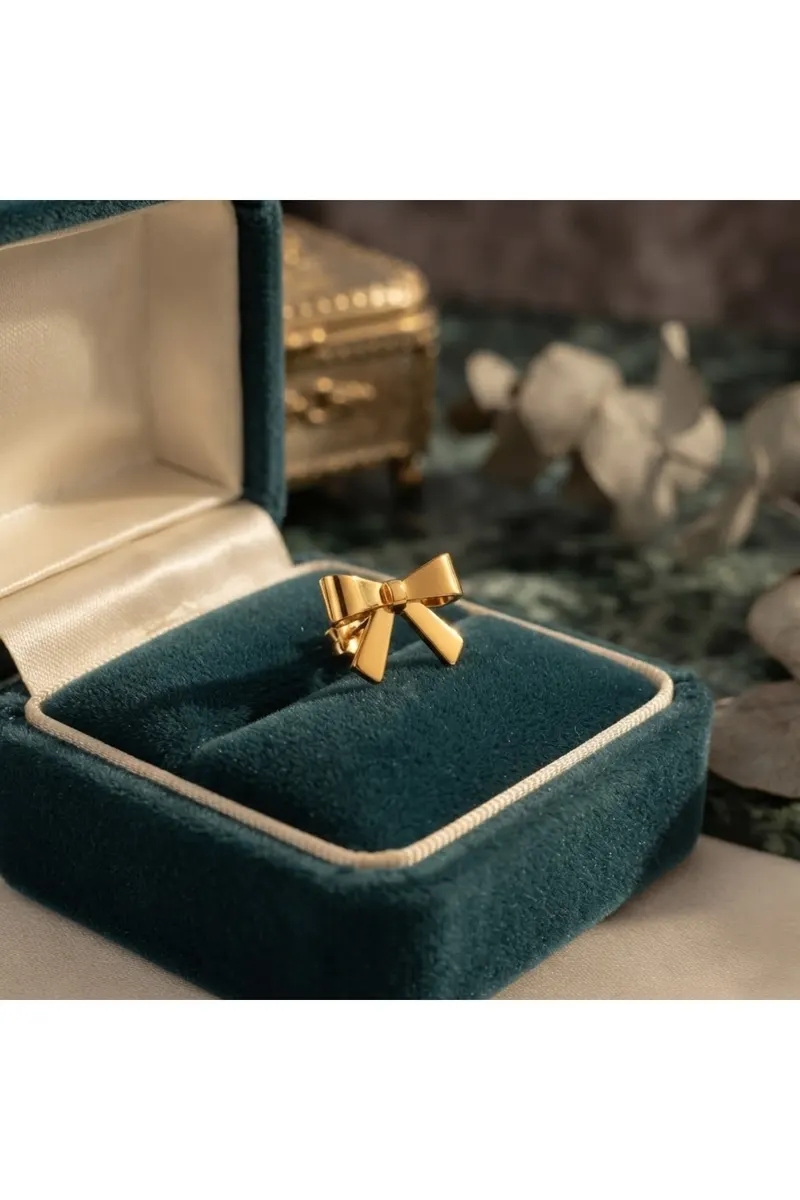 Gold Renk Zara Model Fiyonk Çelik Küpe