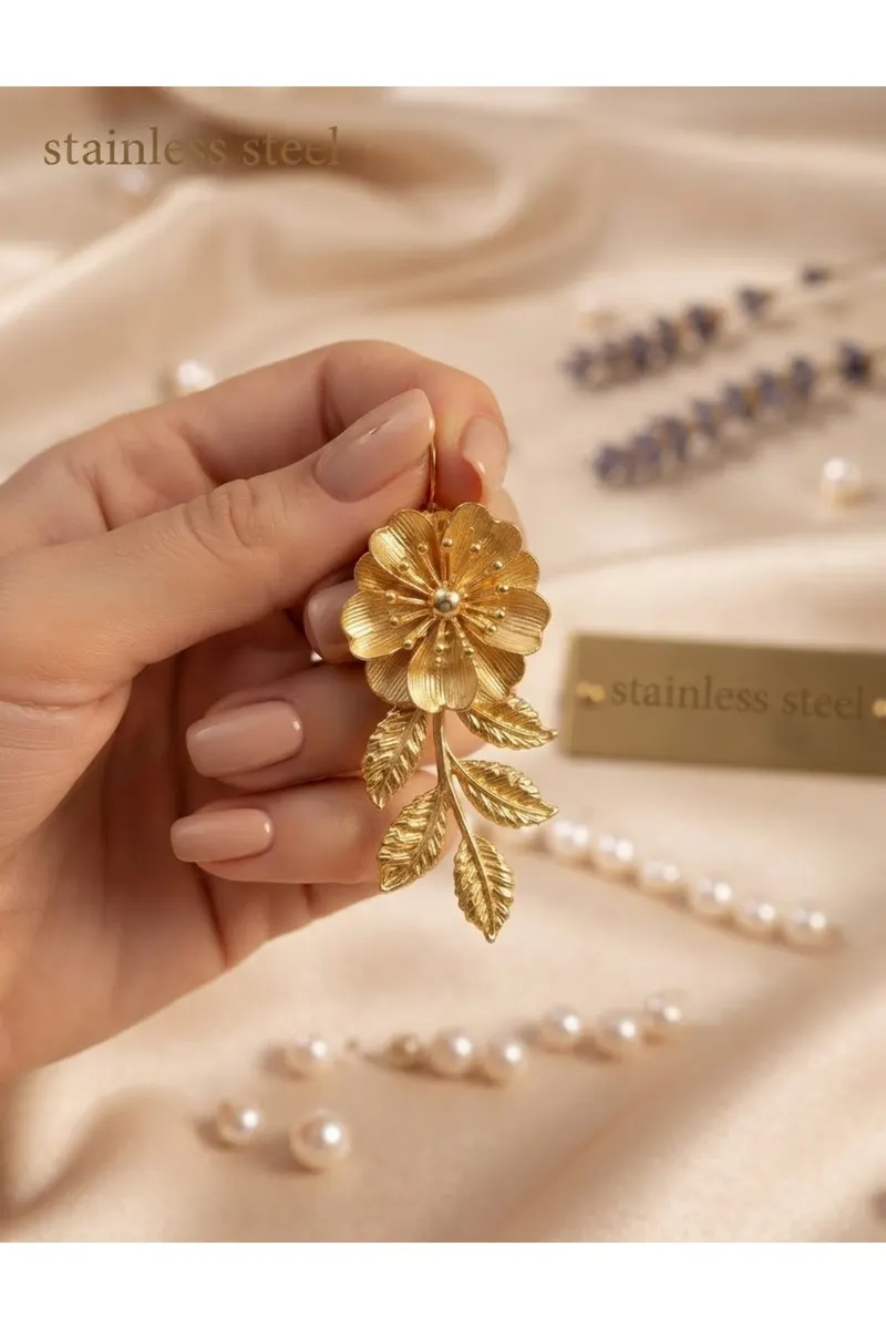Gold Renk Zara Model Dal Yaprak Detaylı Çiçek Figürlü Çelik Küpe