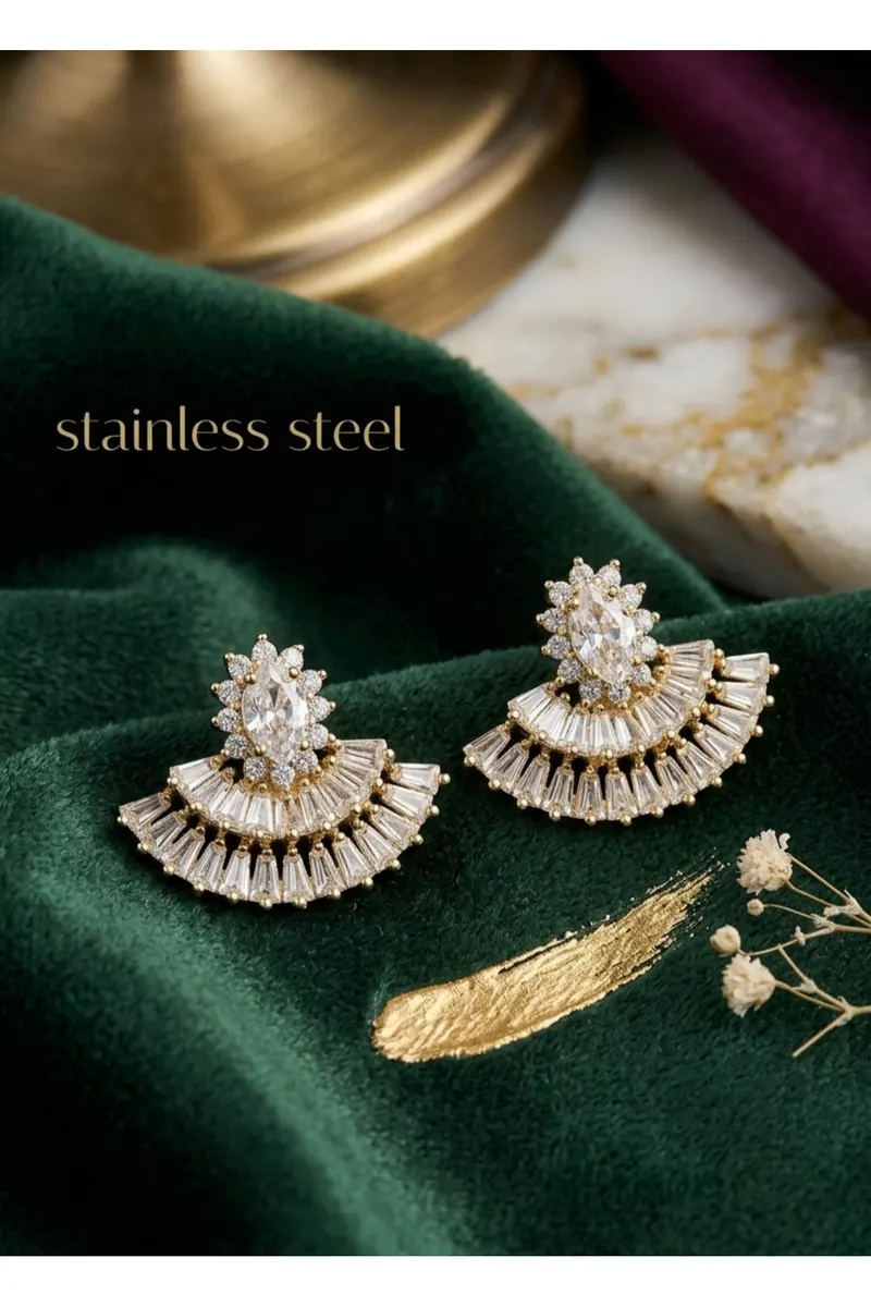 Pirinç Gold Renk Zirkon Taşlı Yelpaze Model Küpe