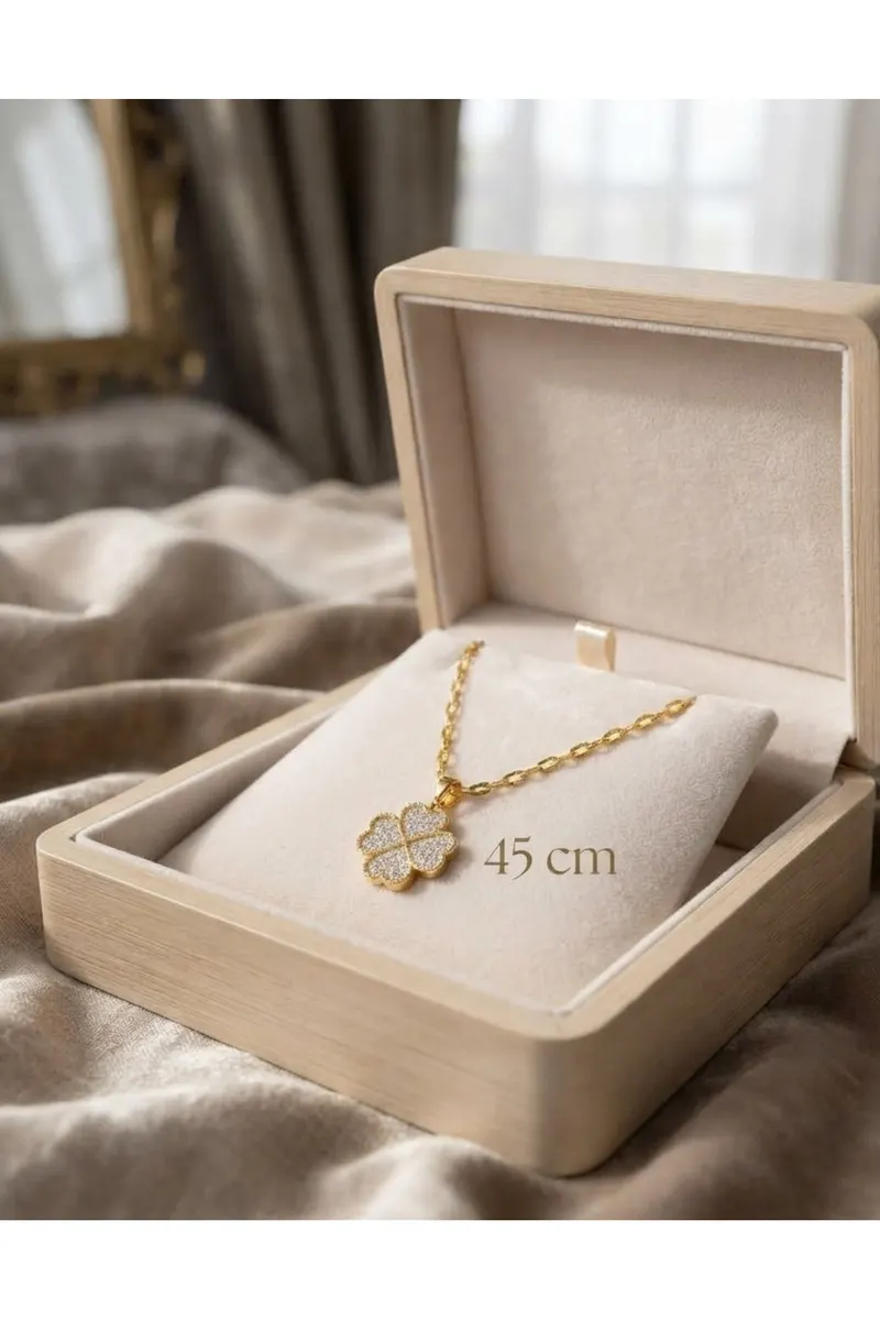 Gold Renk 4'lü Taş Kalpli Dönen Model Çelik Kolye