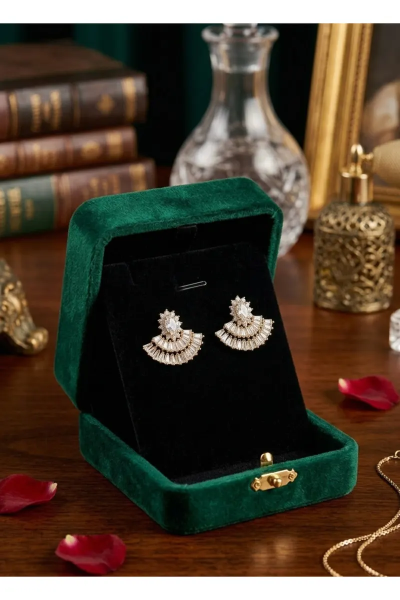 Pirinç Gold Renk Zirkon Taşlı Yelpaze Model Küpe