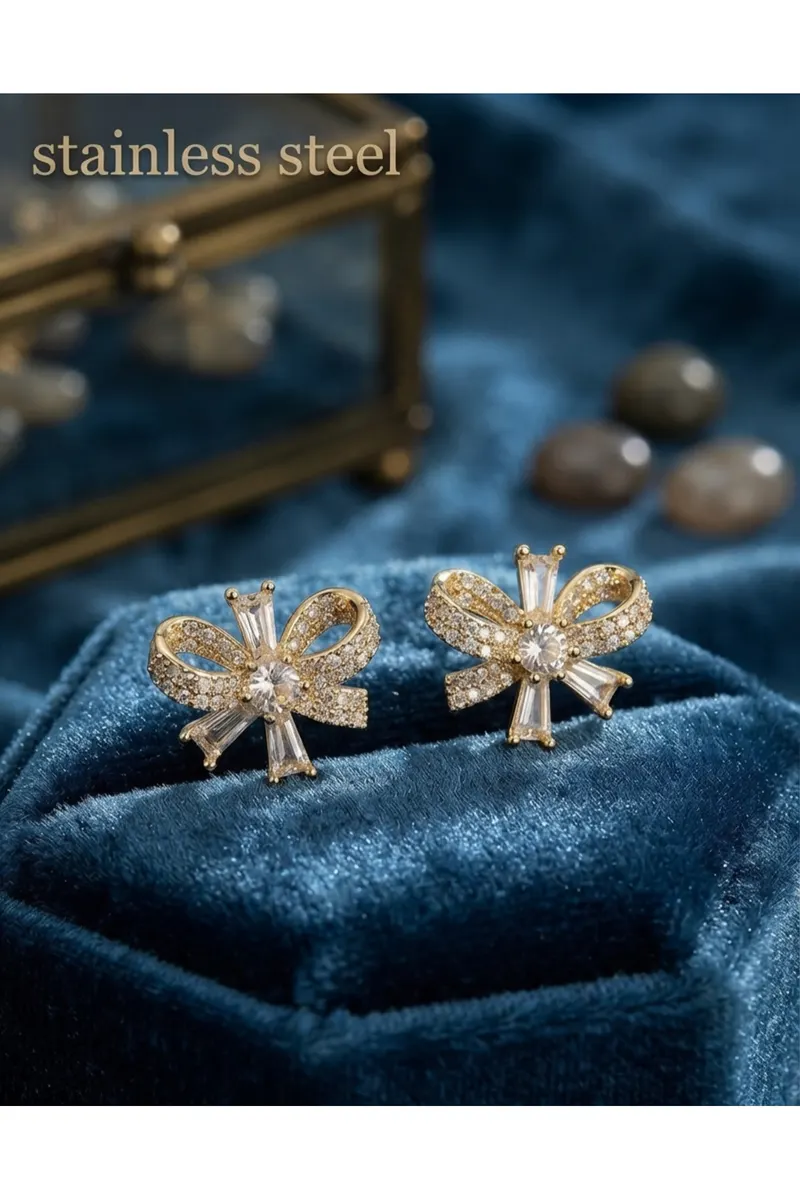 Pirinç Gold Renk Zirkon Taşlı Fiyonk Model Küpe