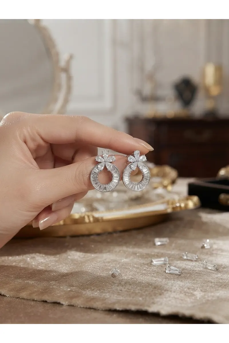 Piirnç Gümüş Renk Zirkon Taşlı Halka Model Çiçek Figür Küpe