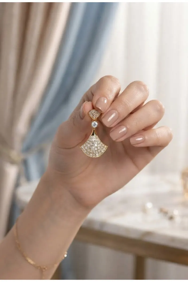 Pirinç Gold Renk Zirkon Taşlı Motif Model Küpe