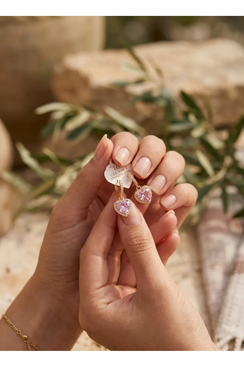 Pirinç Gold Renk Pembe Zirkon Taşlı Kalp Model Küpe