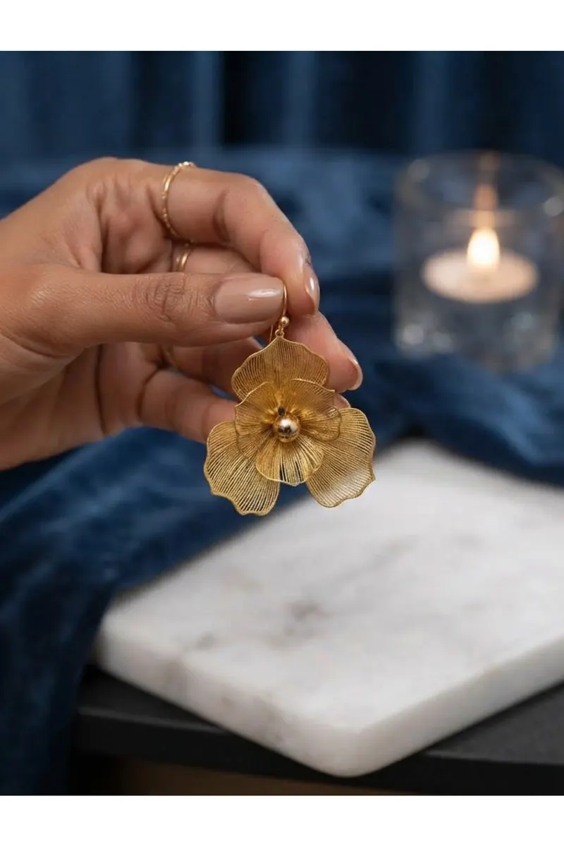 Gold Renk Zara Model Katmanlı Büyük Çiçek Figürlü Sallantılı Çelik Küpe