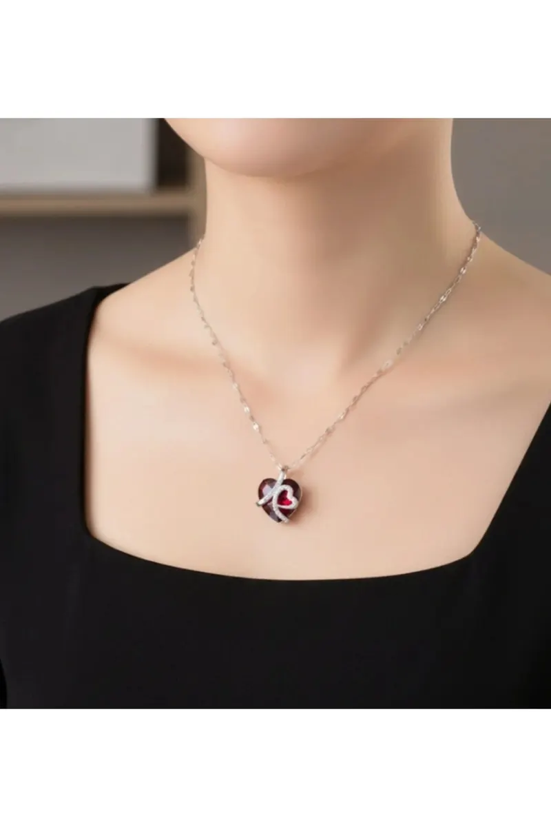 Gümüş Renk Zincirli Parlak Kırmızı Taşlı Kalp Model Çelik Kolye