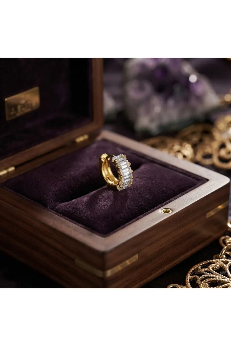 Gold Renk Sıralı Baget Taşlı Halka Model Çelik Küpe
