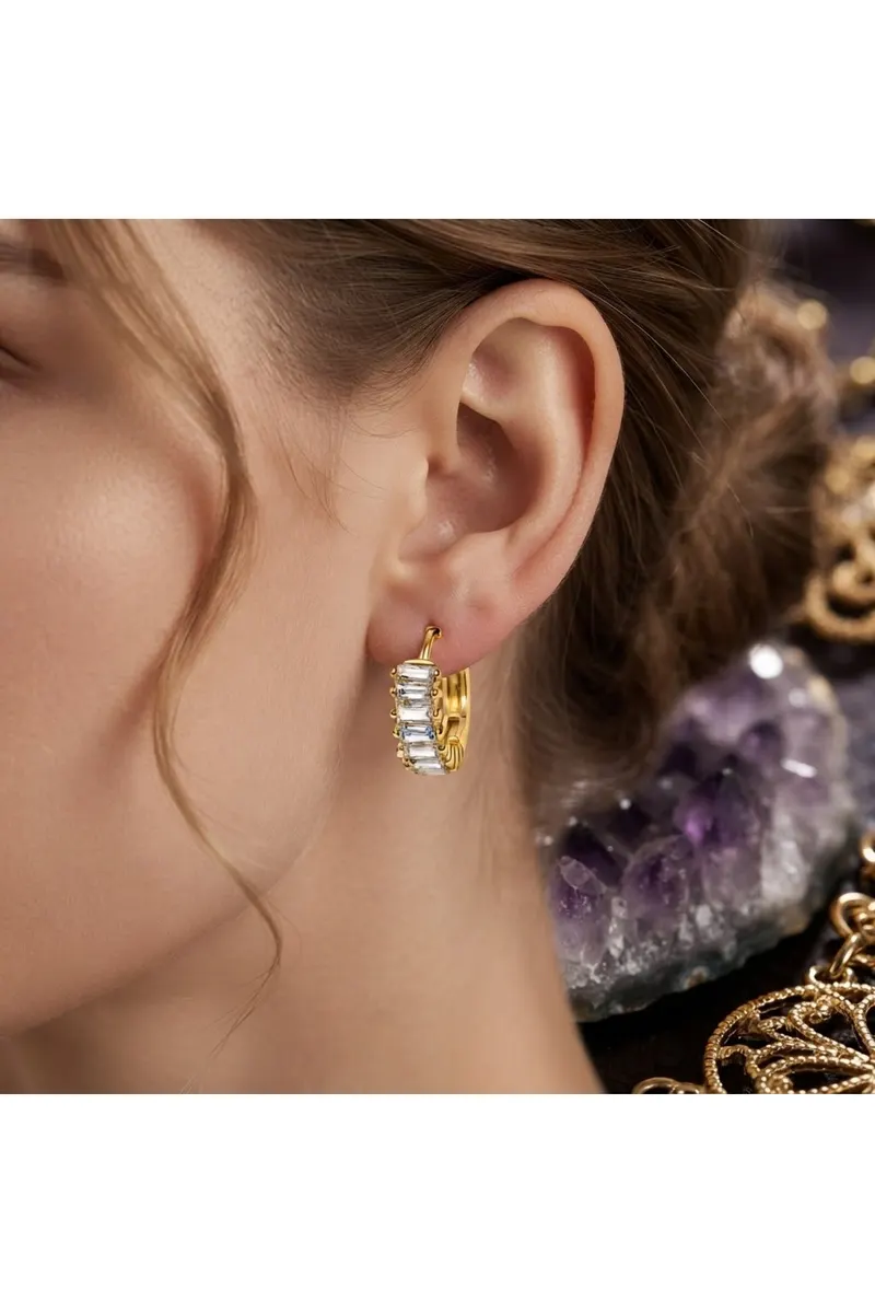 Gold Renk Sıralı Baget Taşlı Halka Model Çelik Küpe