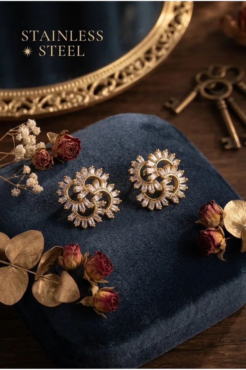 Pirinç Gold Renk Zirkon Taşlı Yonca Model Küpe