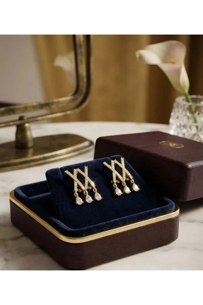 Pirinç Gold Renk Zirkon Taşlı X Model Sallantı Detay Küpe