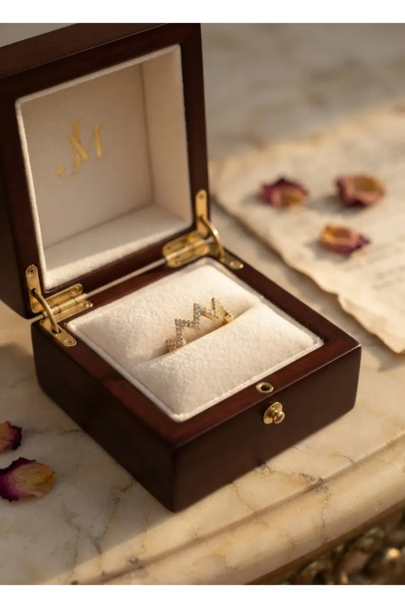 Pirinç Gold Renk Zirkon Taşlı Zigzag Model Yüzük