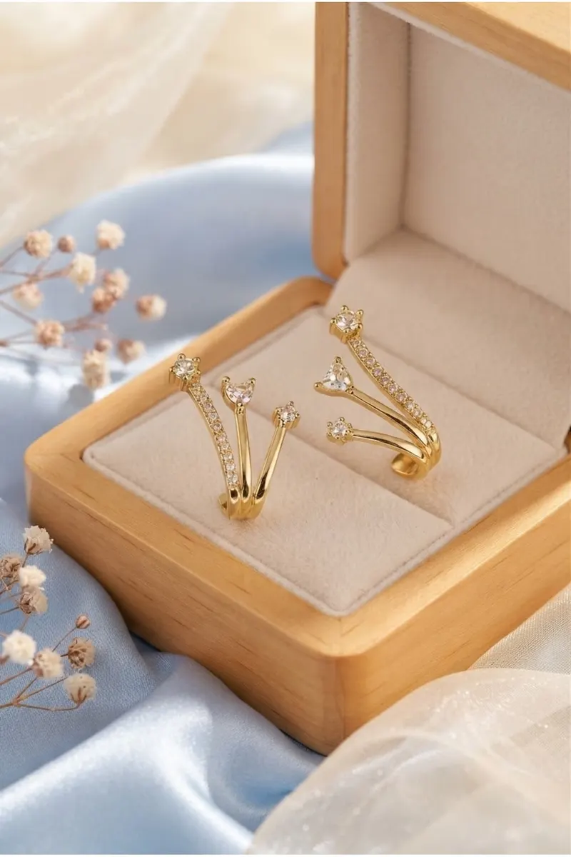 Pirinç Gold Renk Zirkon Taşlı Üç Taş Model Küpe
