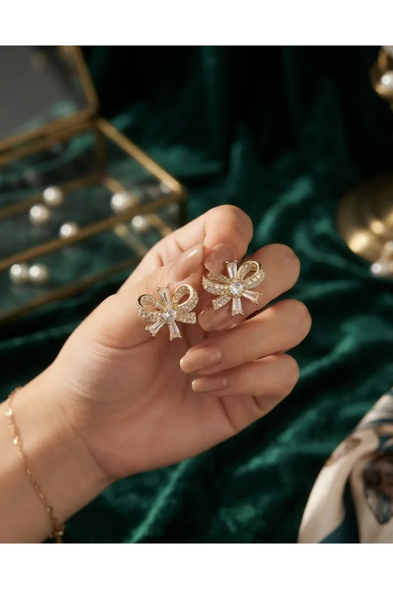 Pirinç Gold Renk Zirkon Taşlı Fiyonk Model Küpe