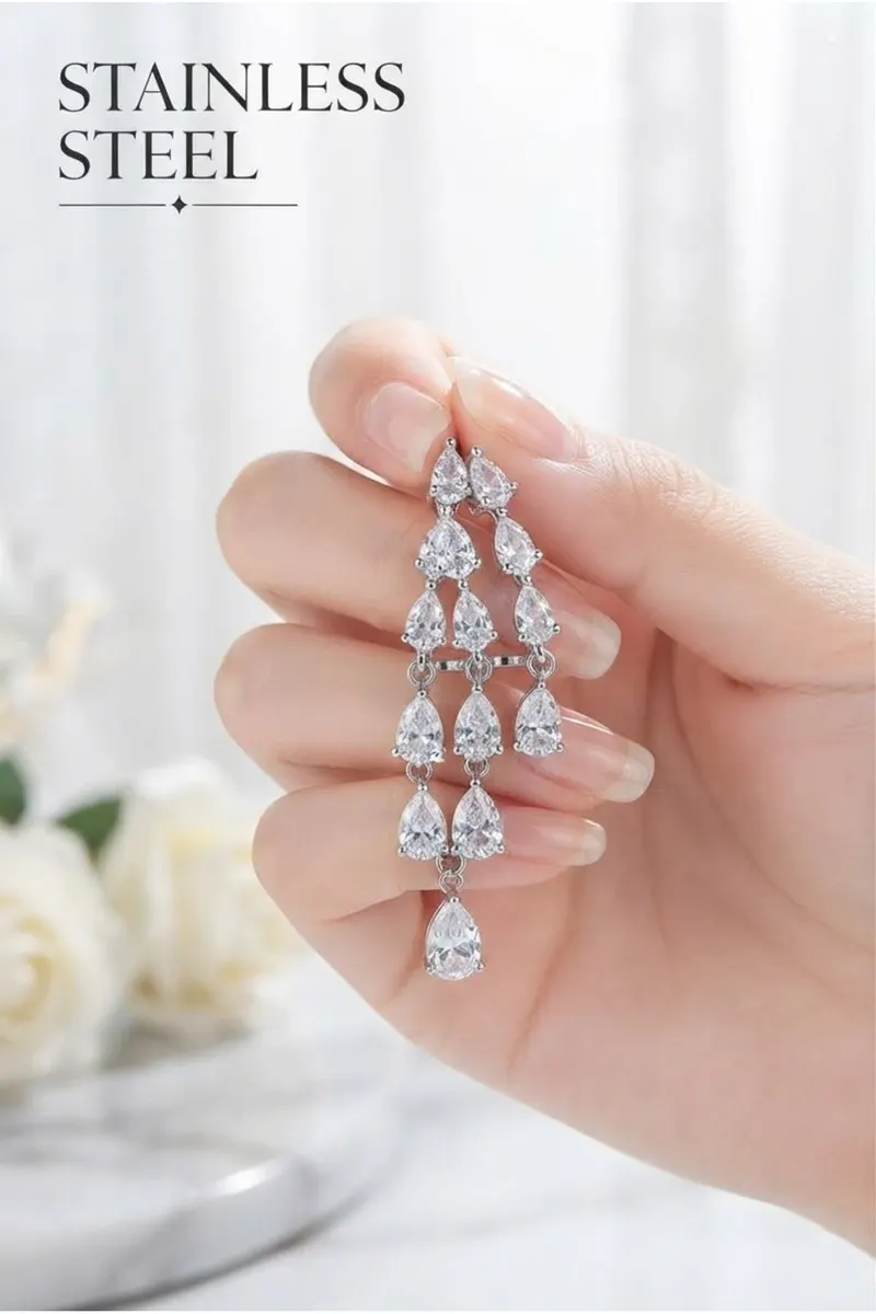 Pirinç Gümüş Renk Zirkon Taşlı Yağmur Model Küpe