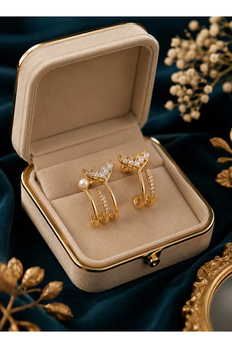 Pirinç Zirkon Taşlı İnci Detaylı Balık Kuyruğu Model Gold Renk Küpe
