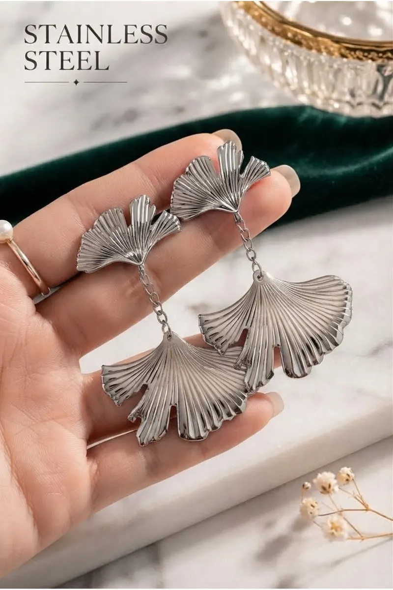 Pirinç Gümüş Renk Tırtıklı Yaprak Model Sallantılı Küpe