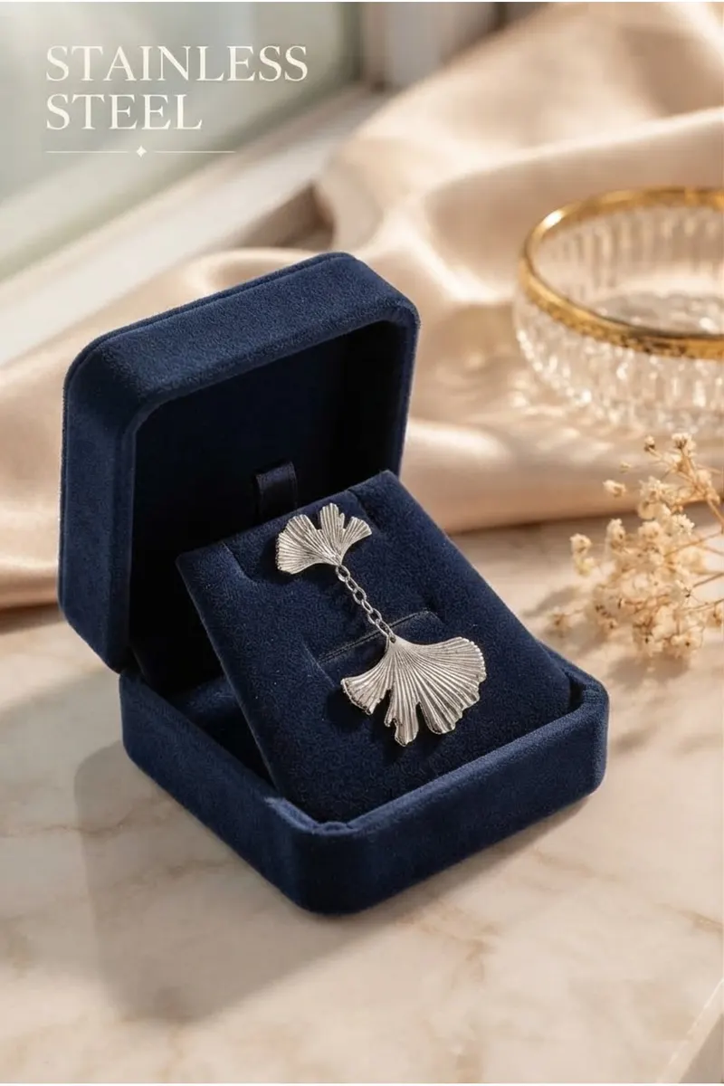 Pirinç Gümüş Renk Tırtıklı Yaprak Model Sallantılı Küpe