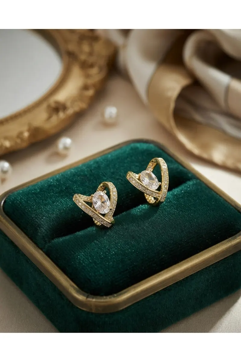 Pirinç Gold Renk Zirkon Taşlı Kalp Model Küpe