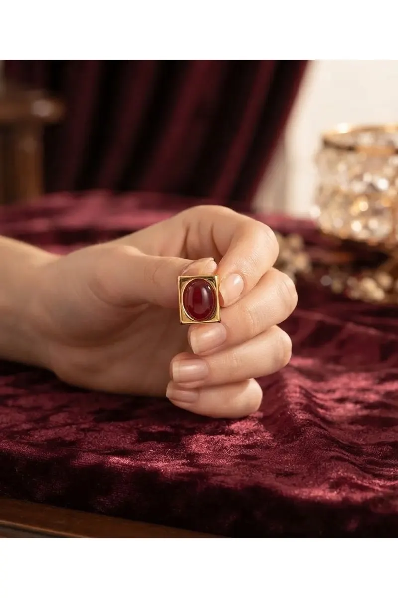 Bordo Kare Model Vintage Gold Renk Küpe