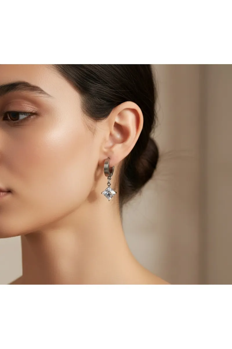 Gümüş Renk Prizma Model Saydam Taşlı Çelik Küpe