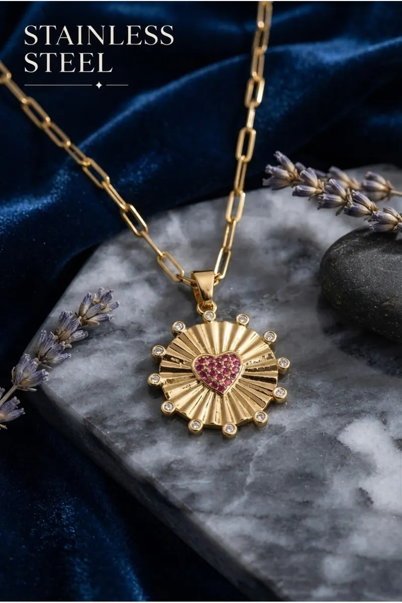 316L Çelik Zincir Gold Renk Pembe Zirkon Taşlı Kalp İşleme Madalyon Model Kolye