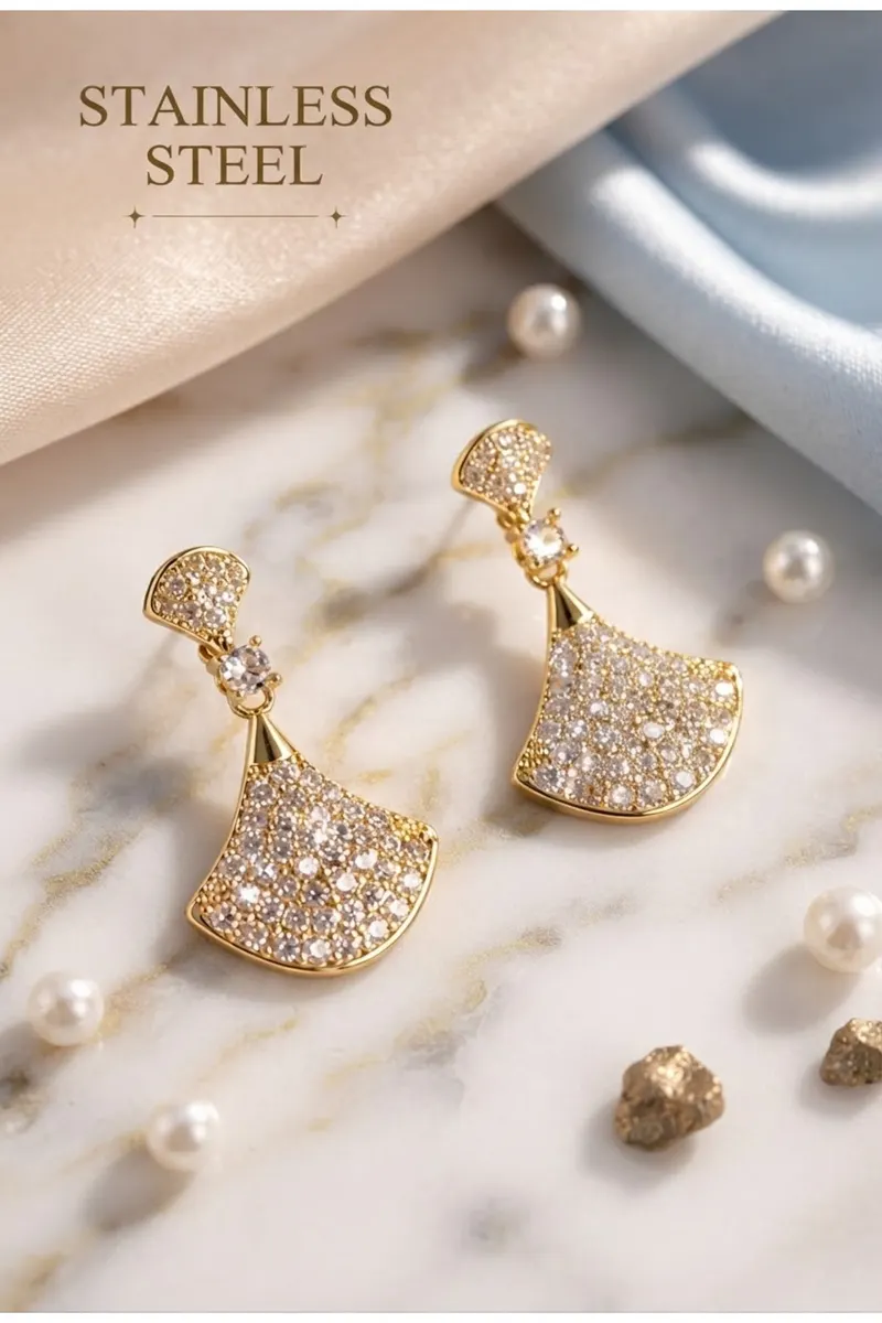 Pirinç Gold Renk Zirkon Taşlı Motif Model Küpe