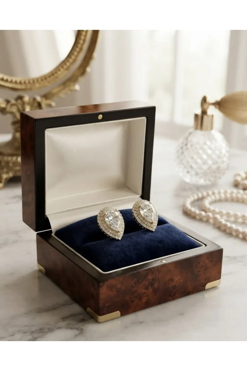 Pirinç Gold Renk Zirkon Taşlı Damla Model Küpe