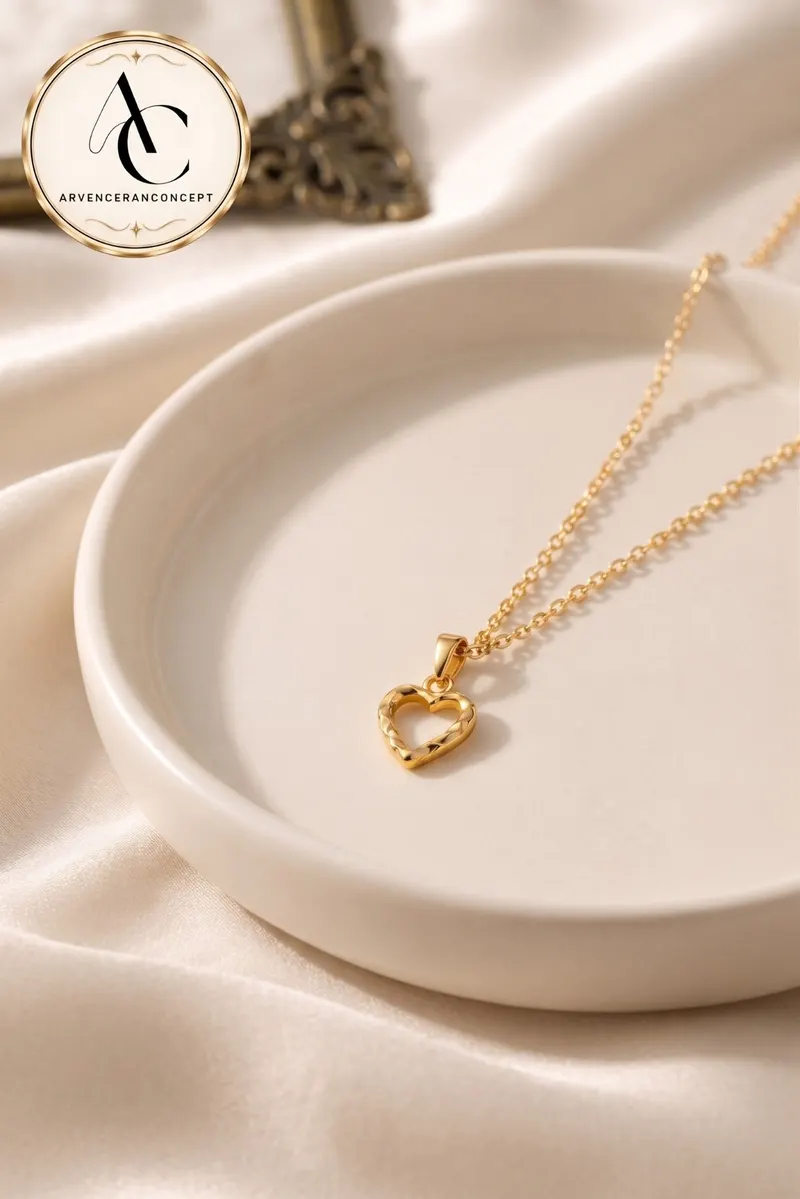 gold renk minimal kalp detaylı kolye