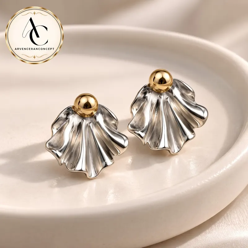 gümüş renk gold top detaylı deniz kabuğu küpe