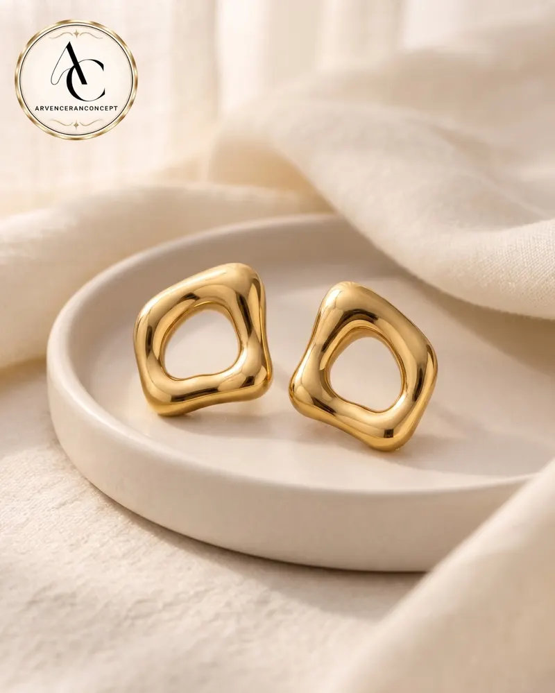 gold renk asimetrik formlu trend küpe